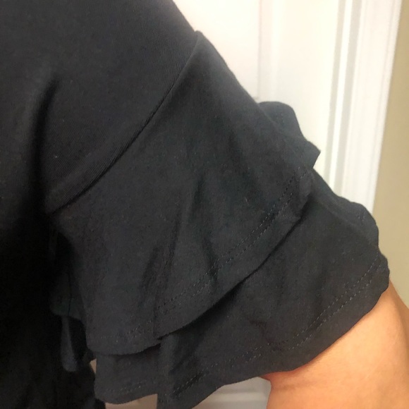 🌶️🌶️🌶️ Gorgeous Fall Must Have Black Ruffled Top - Picture 3 of 7